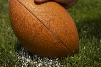 Rugby : bien s'équiper de la tête aux pieds, des protections au maillot de club
